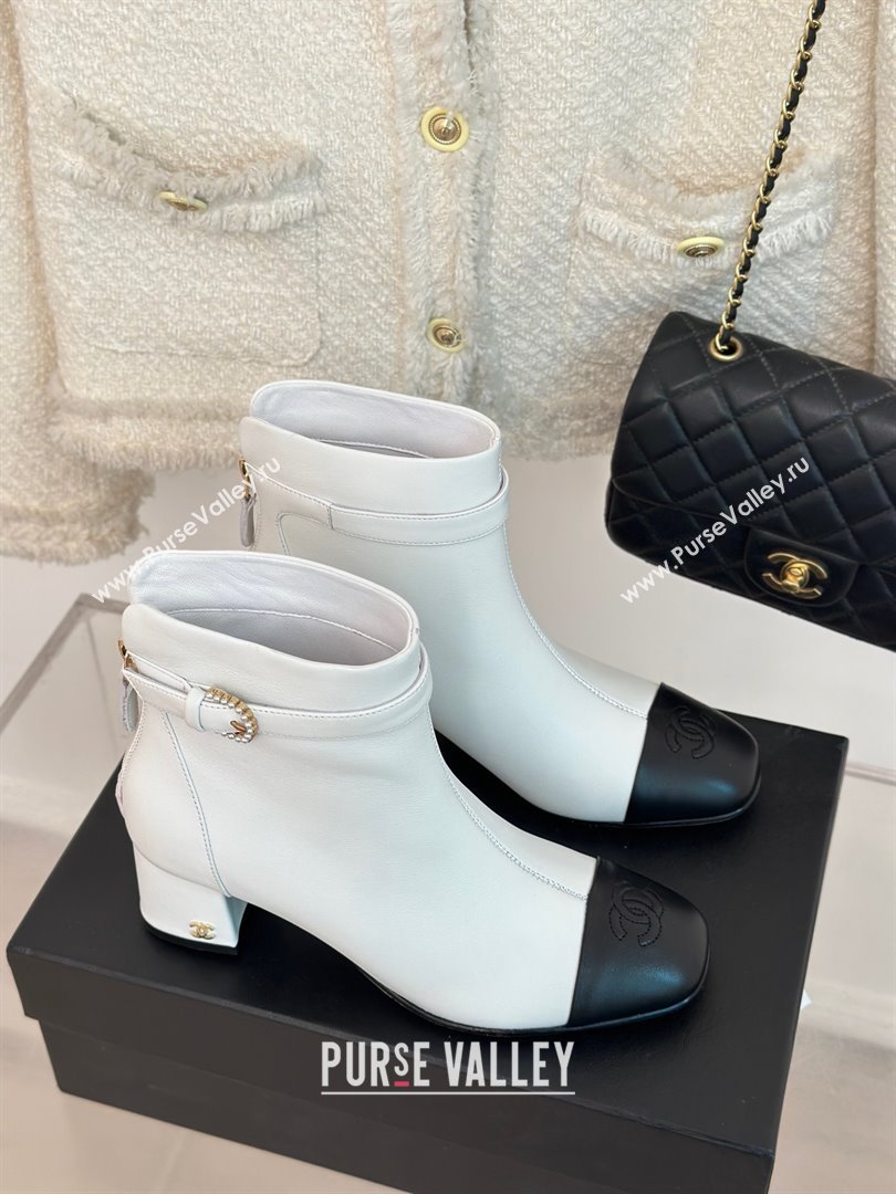 Chanel HEEL 5CM ankle boots WITH buckle white 2023 (CLF-231016-33)