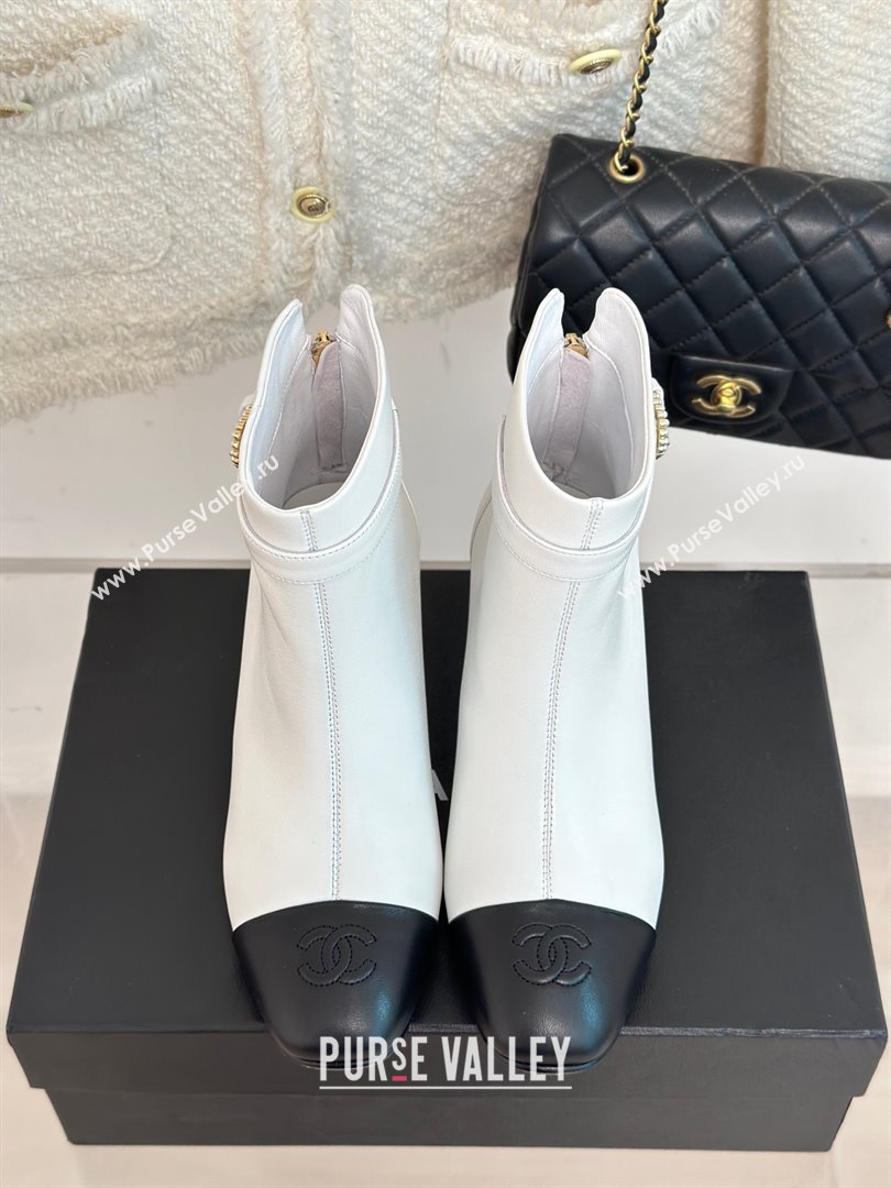 Chanel HEEL 5CM ankle boots WITH buckle white 2023 (CLF-231016-33)