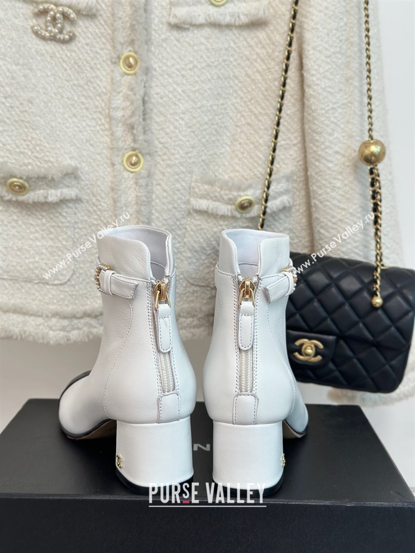 Chanel HEEL 5CM ankle boots WITH buckle white 2023 (CLF-231016-33)