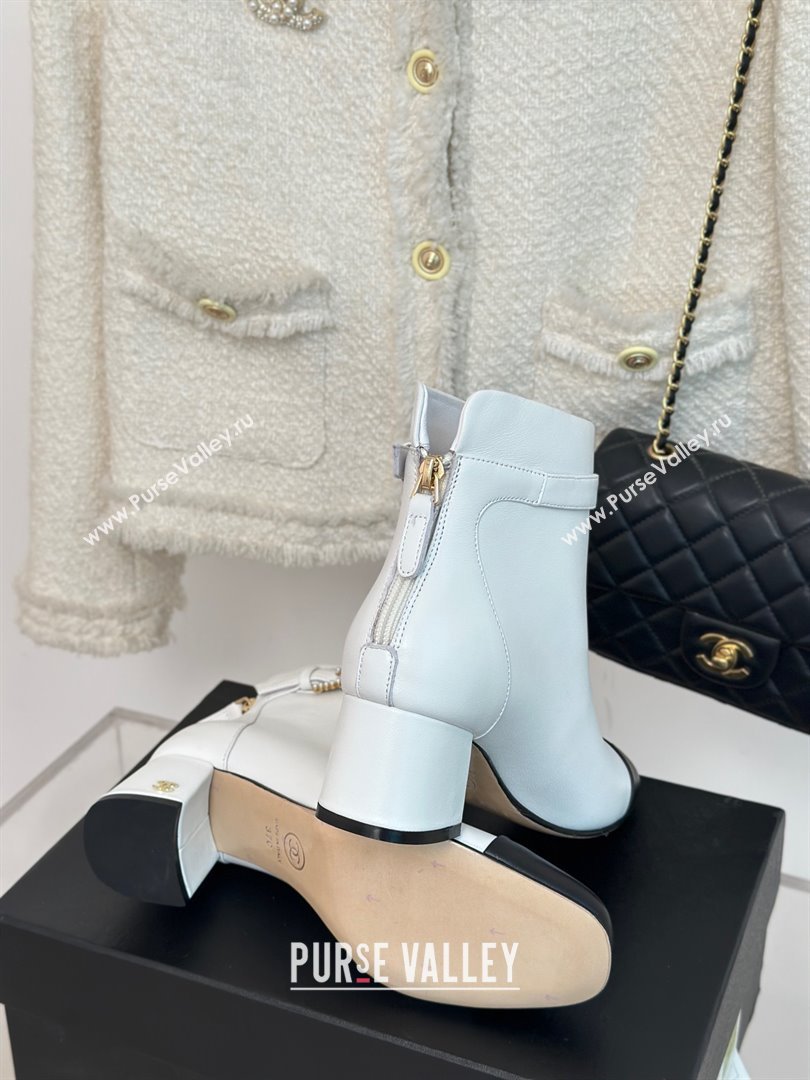 Chanel HEEL 5CM ankle boots WITH buckle white 2023 (CLF-231016-33)