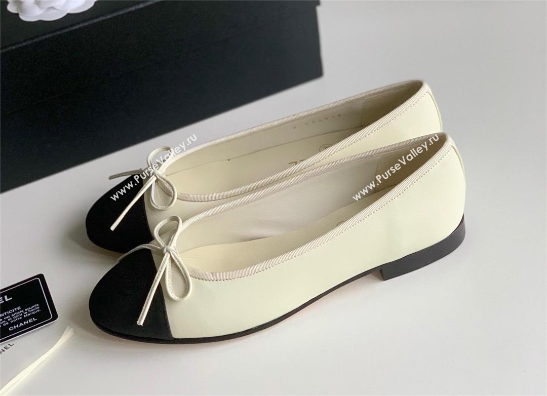 Chanel Calfskin Grosgrain Ivory Black ballet flats 2024 (kaola-240104-02)
