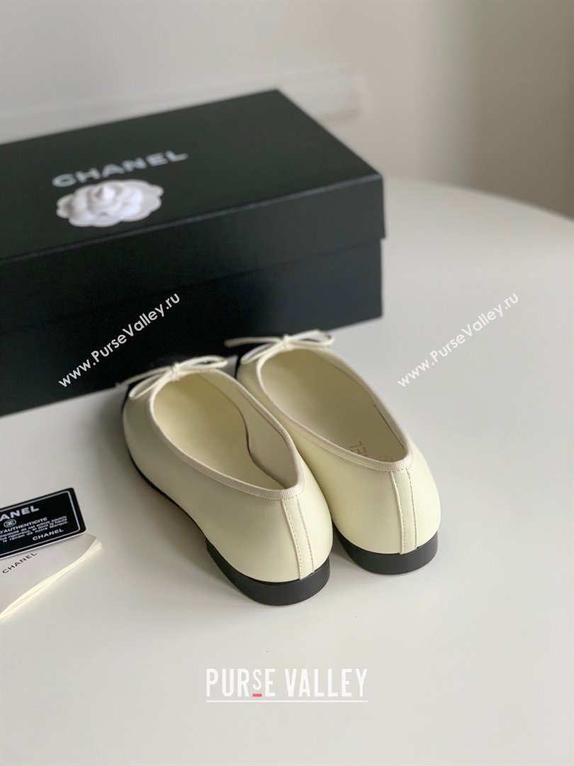 Chanel Calfskin Grosgrain Ivory Black ballet flats 2024 (kaola-240104-02)