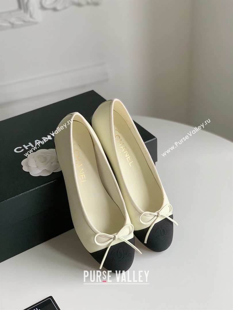 Chanel Calfskin Grosgrain Ivory Black ballet flats 2024 (kaola-240104-02)