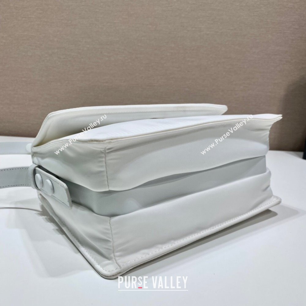 Prada Traveller small padded Re-Nylon shoulder bag White 2025 1BD313 (YZ-250927055)