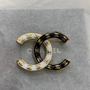 Chanel CC Brooch Black/White 2024 040801 (YF-240408135)