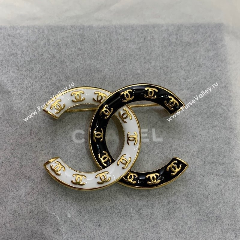 Chanel CC Brooch Black/White 2024 040801 (YF-240408135)