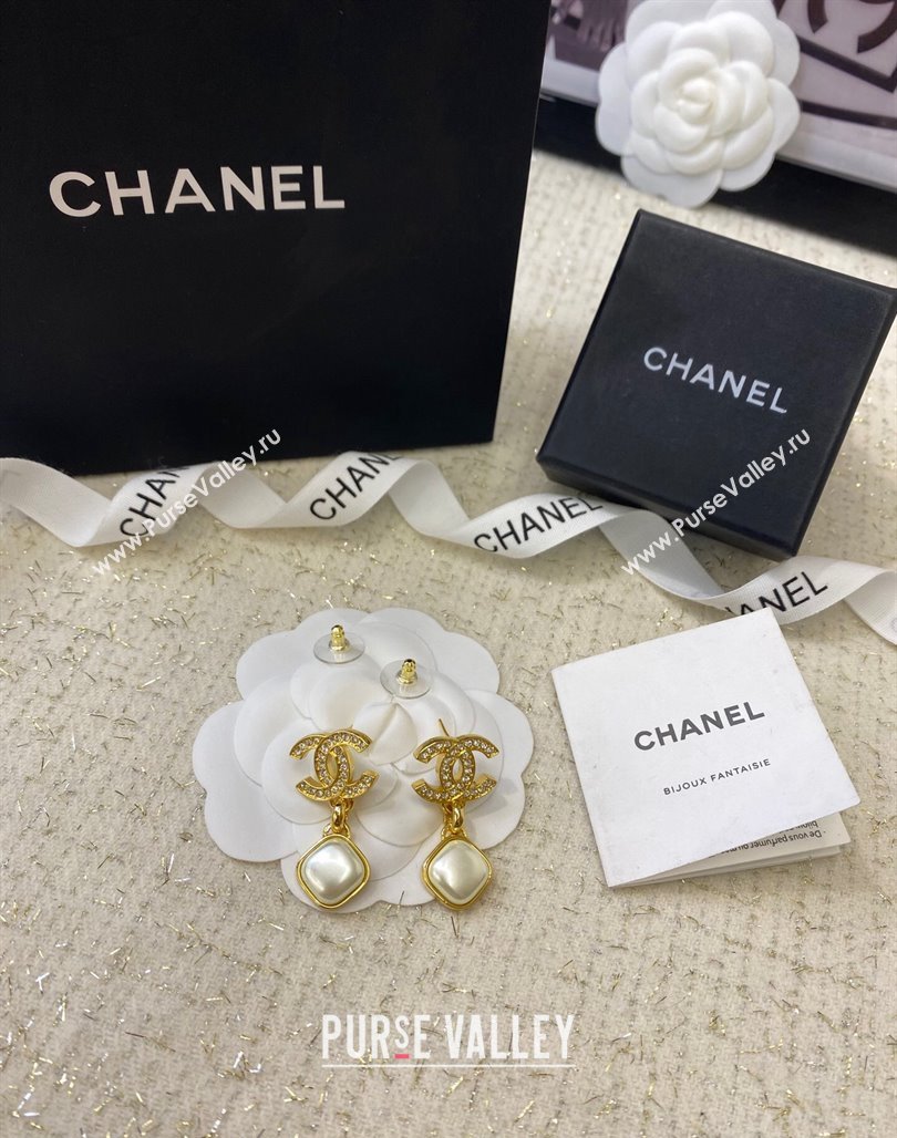 Chanel Pearl Short Earrings 2024 051140 (YF-240511040)