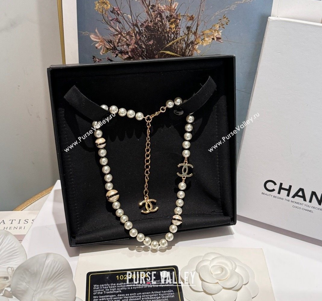 Chanel Pearls Short Necklace White/Black 2024 0614 (YF-240614101)