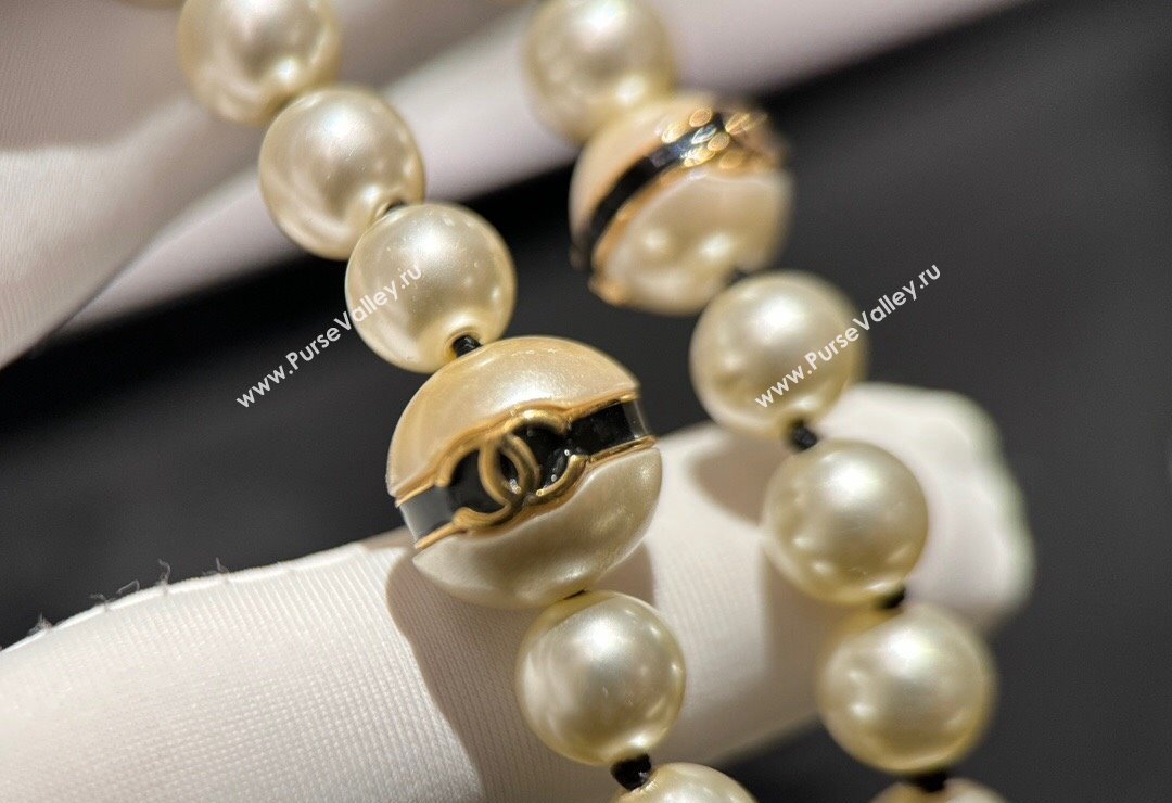 Chanel Pearls Short Necklace White/Black 2024 0614 (YF-240614101)