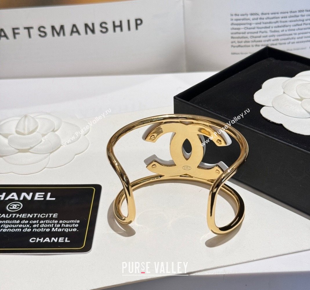 Chanel CC Wide Cuff Bracelet White 2024 ABD158 (YF-240614103)