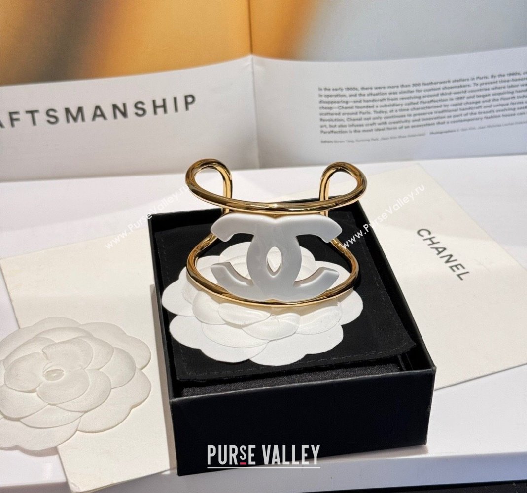 Chanel CC Wide Cuff Bracelet White 2024 ABD158 (YF-240614103)