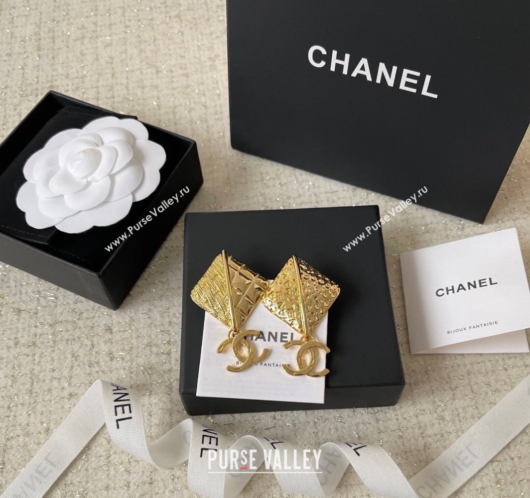 Chanel Quilted Short Earrings Gold 2025 ABE612 (YF-250320031)