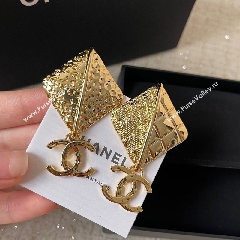 Chanel Quilted Short Earrings Gold 2025 ABE612 (YF-250320031)