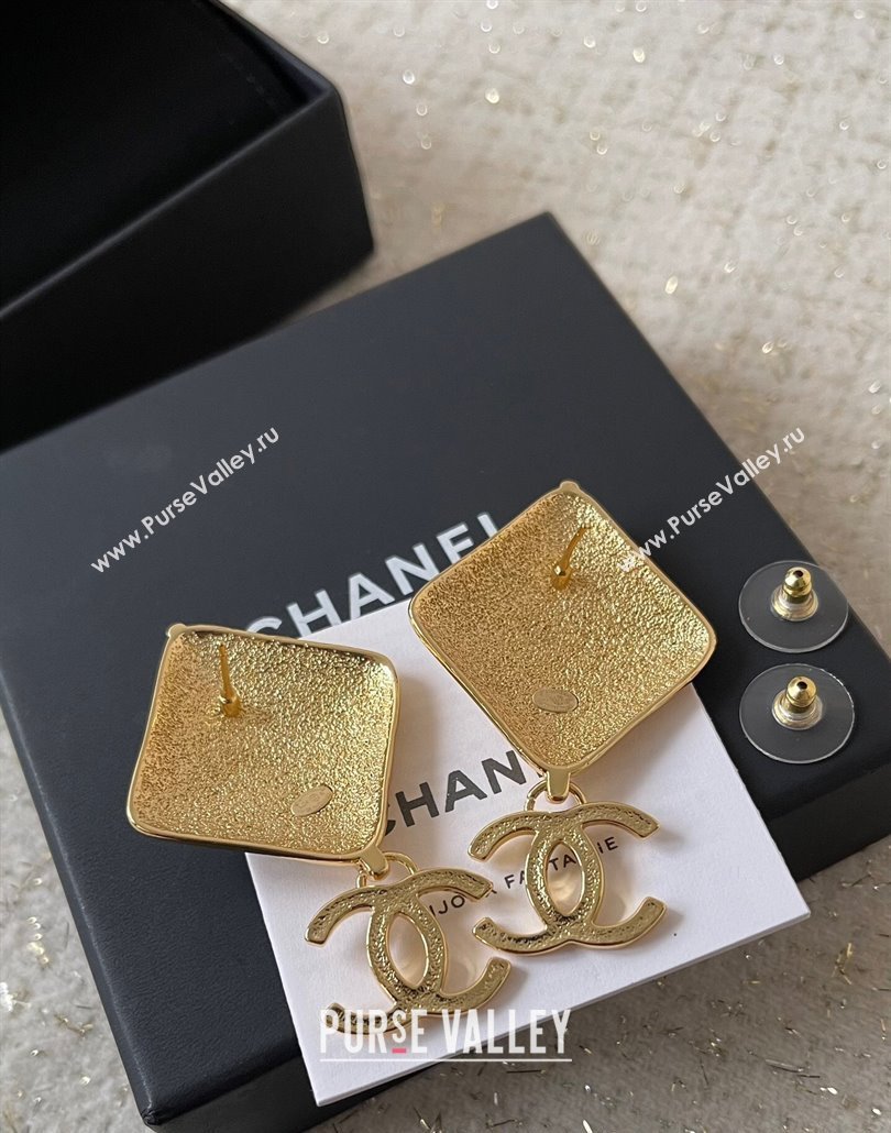 Chanel Quilted Short Earrings Gold 2025 ABE612 (YF-250320031)