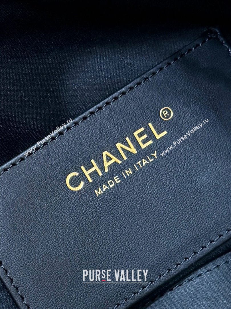 Chanel 25 Small Handbag in Deep Blue Denim AS5293 Spring-Summer 2025 Top Quality (SHUNY-25050616)