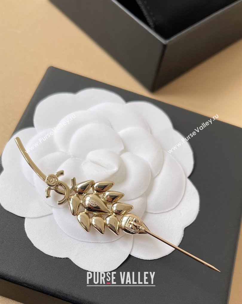 Chanel Feather Brooch Gold/Pink 2025 0509 (YF-250509053)