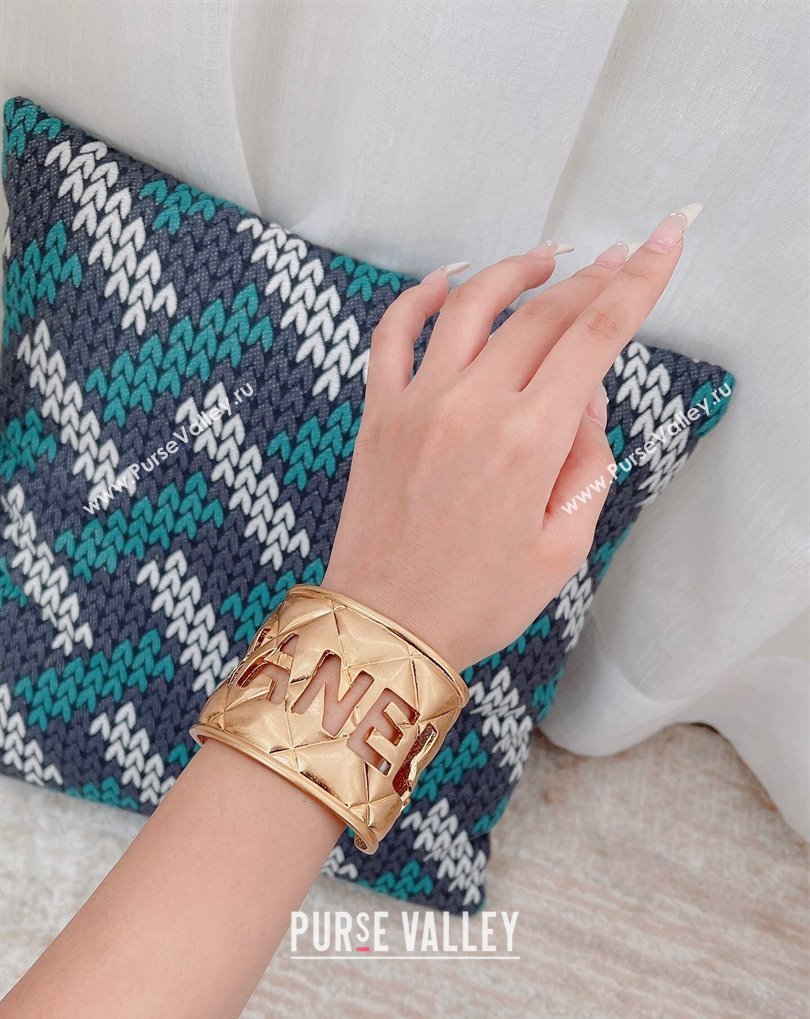 Chanel Vintage Cutout Cuff Bracelet Gold 2025 (YF-250509095)
