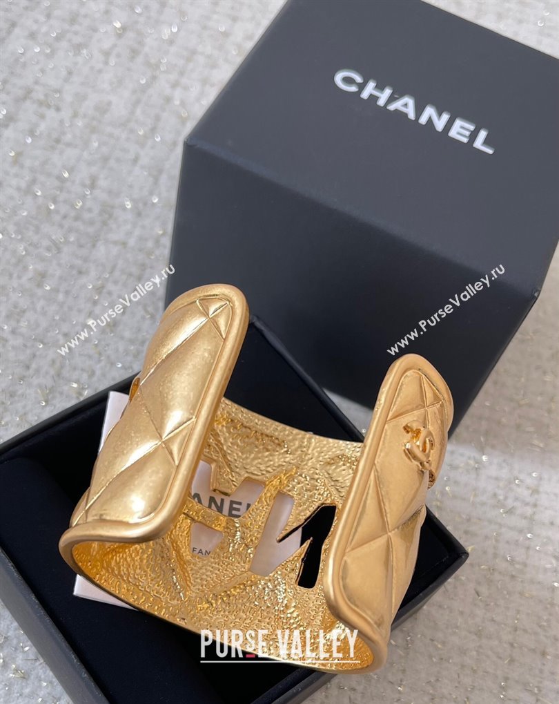 Chanel Vintage Cutout Cuff Bracelet Gold 2025 (YF-250509095)