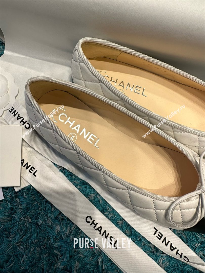 Chanel Quilted Lambskin Ballet Flats CHB070717 White/Black 2025 (MD-25070818)