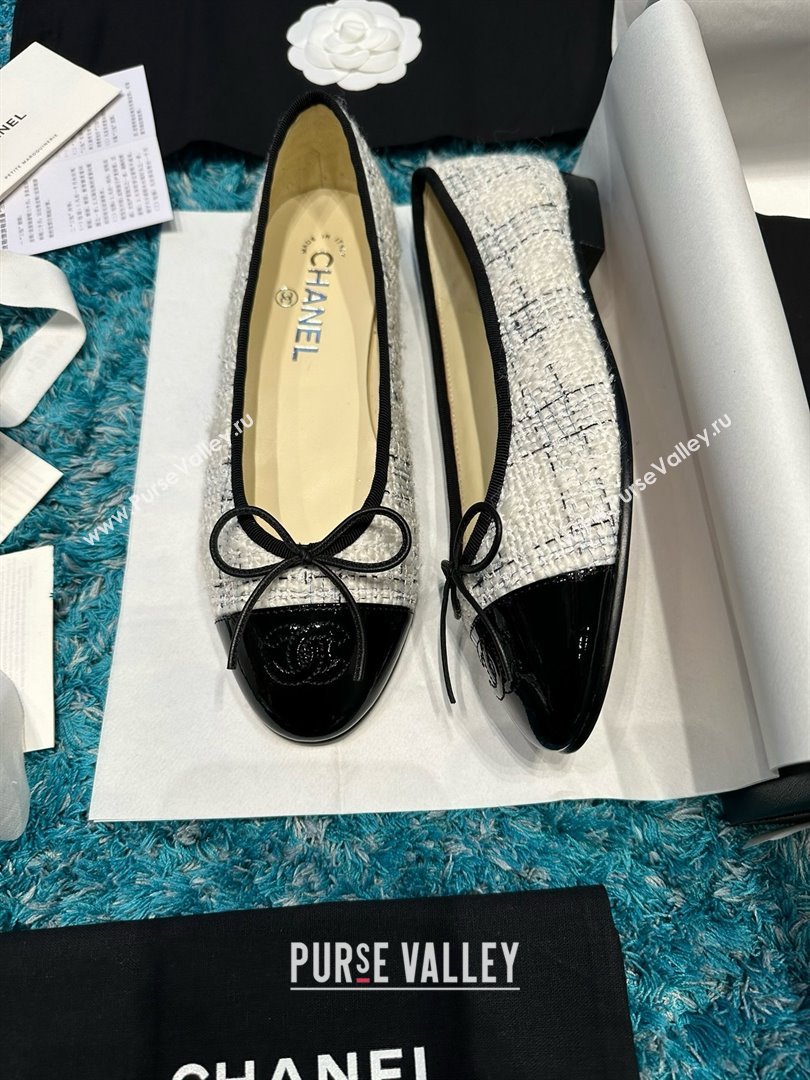 Chanel Tweed Patent Leather Ballet Flats CHB070703 White/Black 2025 (MD-25070703)