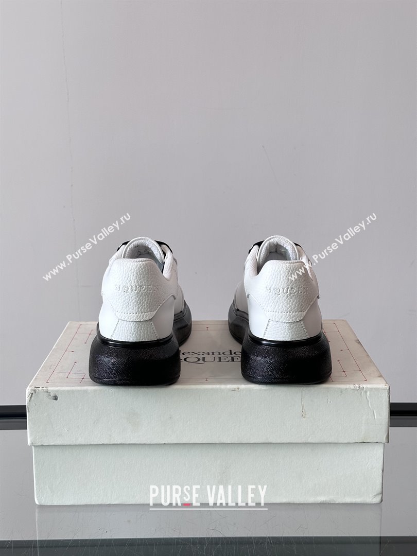 Alexander McQueen Oversized Sneakers in Calfskin Leather AM13 White/Black 2025 (SHH-25081513)