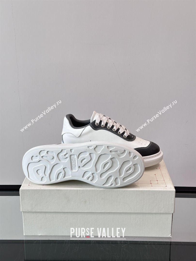 Alexander McQueen Oversized Sneakers in Calfskin Leather AM16 White/Grey 2025 (SHH-25081903)