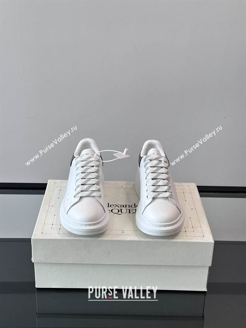 Alexander McQueen Oversized Sneakers in Calfskin Leather AM05 White/Burgundy 2025 (SHH-25081505)