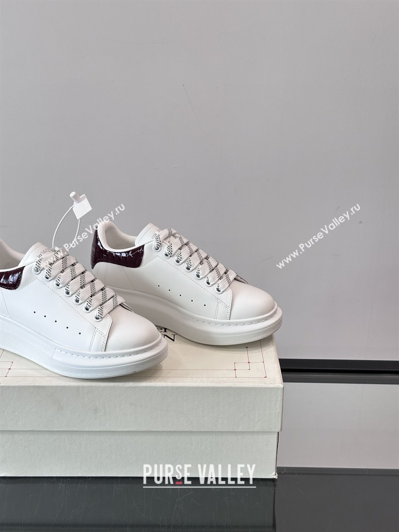 Alexander McQueen Oversized Sneakers in Calfskin Leather AM05 White/Burgundy 2025 (SHH-25081505)