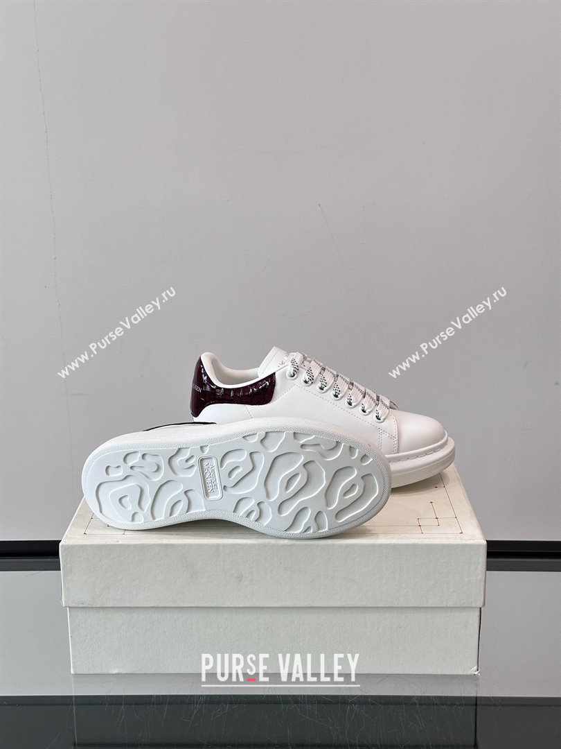 Alexander McQueen Oversized Sneakers in Calfskin Leather AM05 White/Burgundy 2025 (SHH-25081505)