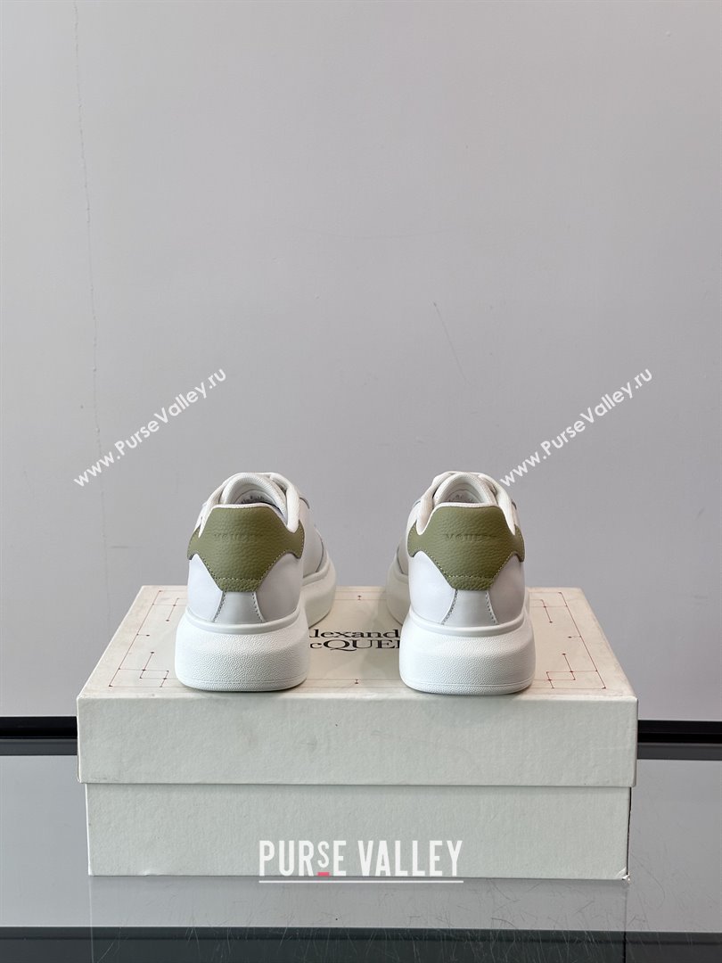 Alexander McQueen Oversized Sneakers in Calfskin Leather AM20 White/Light Green 2025 (SHH-25081907)