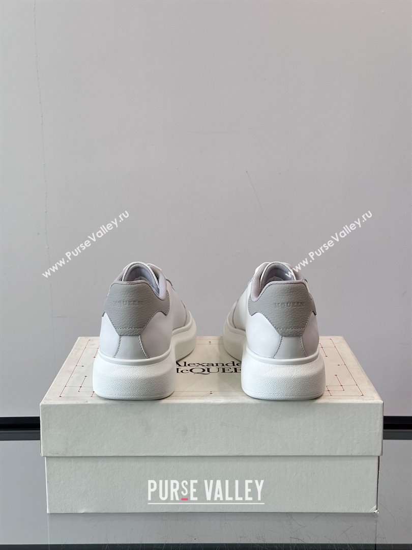Alexander McQueen Oversized Sneakers in Calfskin Leather AM21 White/Light Grey 2025 (SHH-25081908)