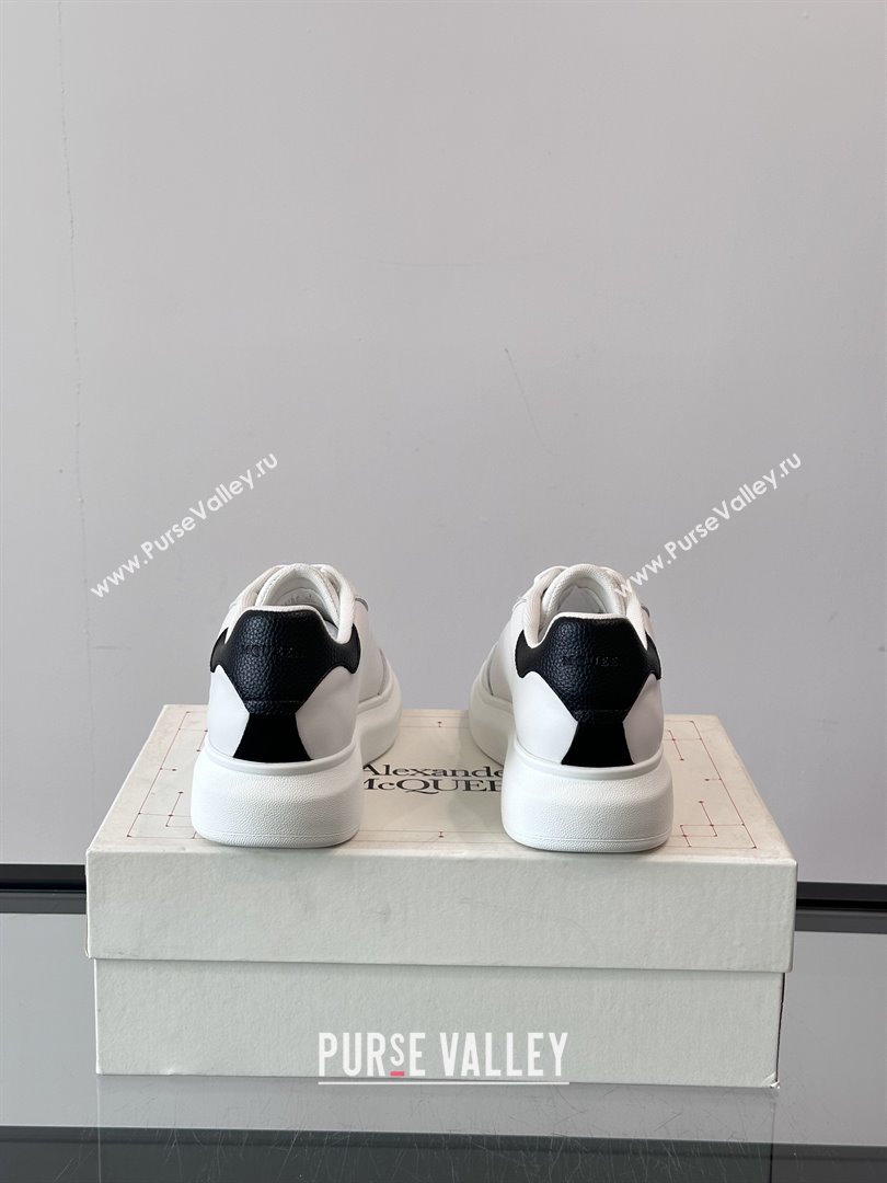 Alexander McQueen Oversized Sneakers in Calfskin Leather AM17 White/Black 2025 (SHH-25081904)