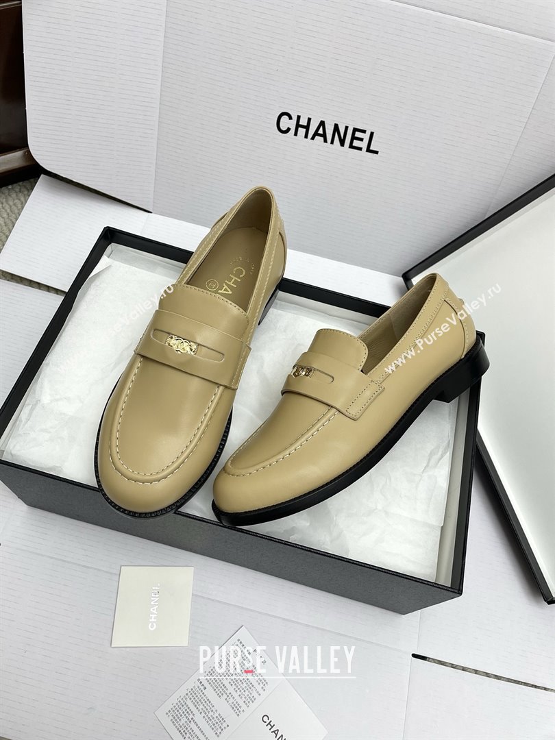 Chanel Mocassins Loafers in Smooth Calfskin G46362 Beige 2025 (KL-25090323)