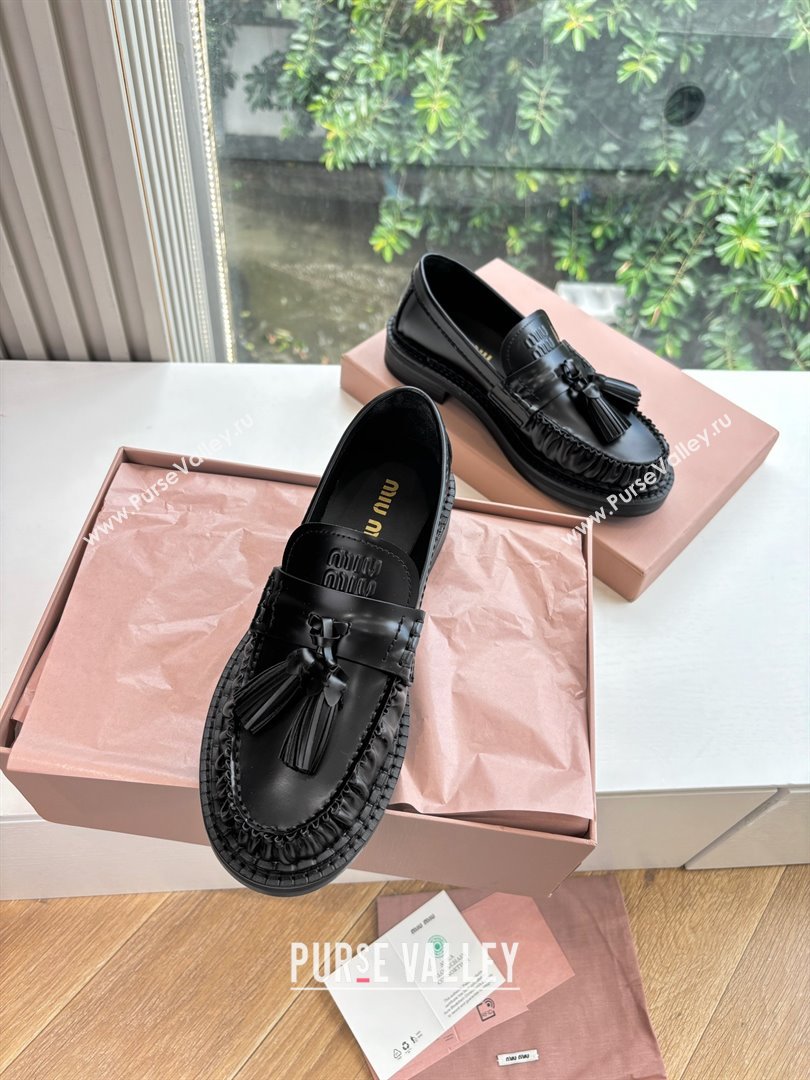 Miu Miu Smooth Calfskin Loafers with Tassel Black 2025 (MD-25090602)