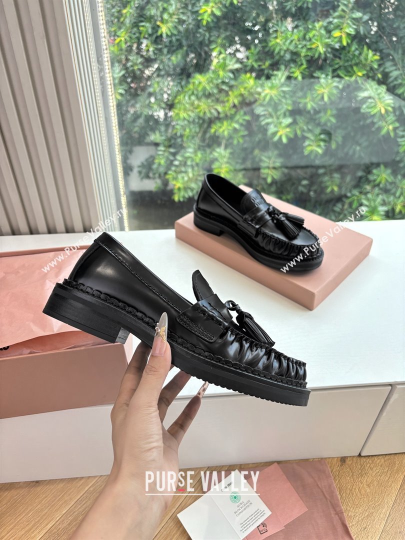 Miu Miu Smooth Calfskin Loafers with Tassel Black 2025 (MD-25090602)
