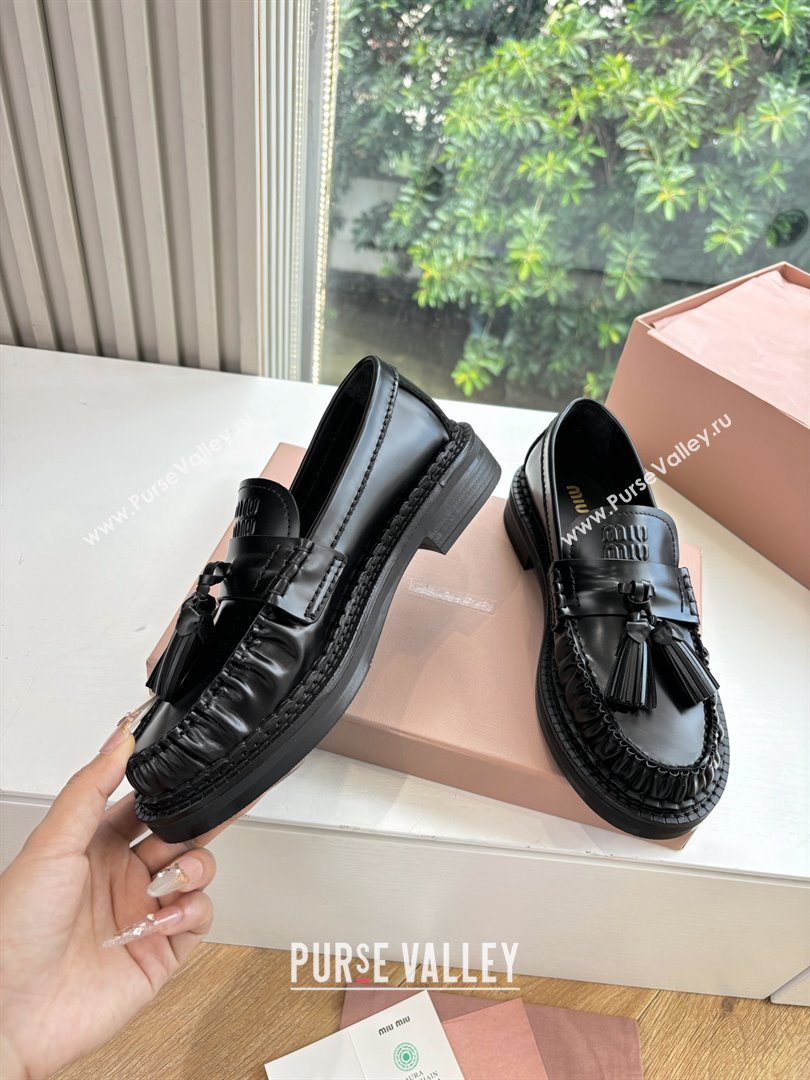 Miu Miu Smooth Calfskin Loafers with Tassel Black 2025 (MD-25090602)