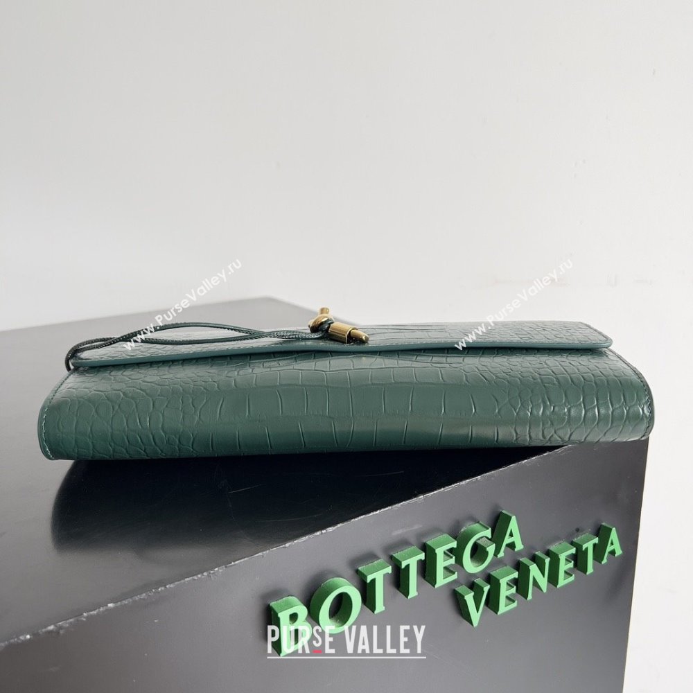 Bottega Veneta Andiamo Clutch in Crocodile Pattern Leather Green 2025 (MS-25101509)