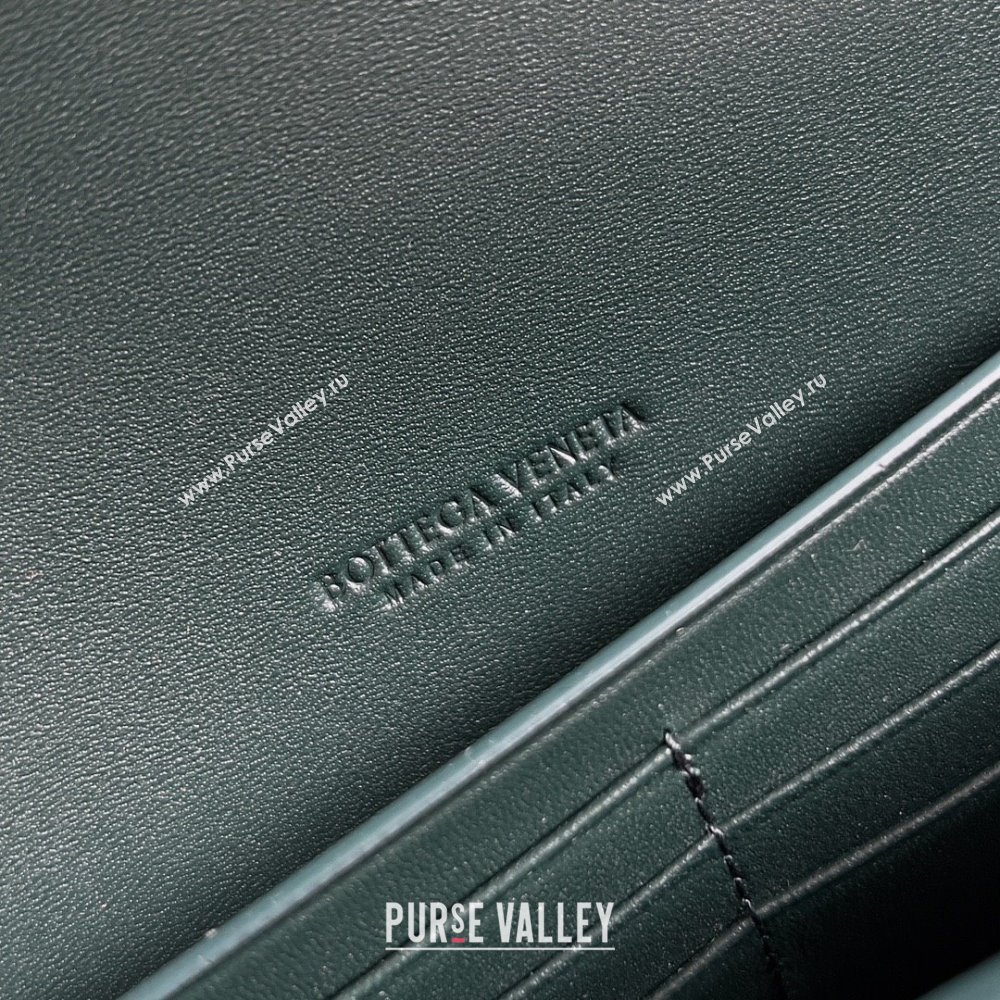 Bottega Veneta Andiamo Clutch in Crocodile Pattern Leather Green 2025 (MS-25101509)