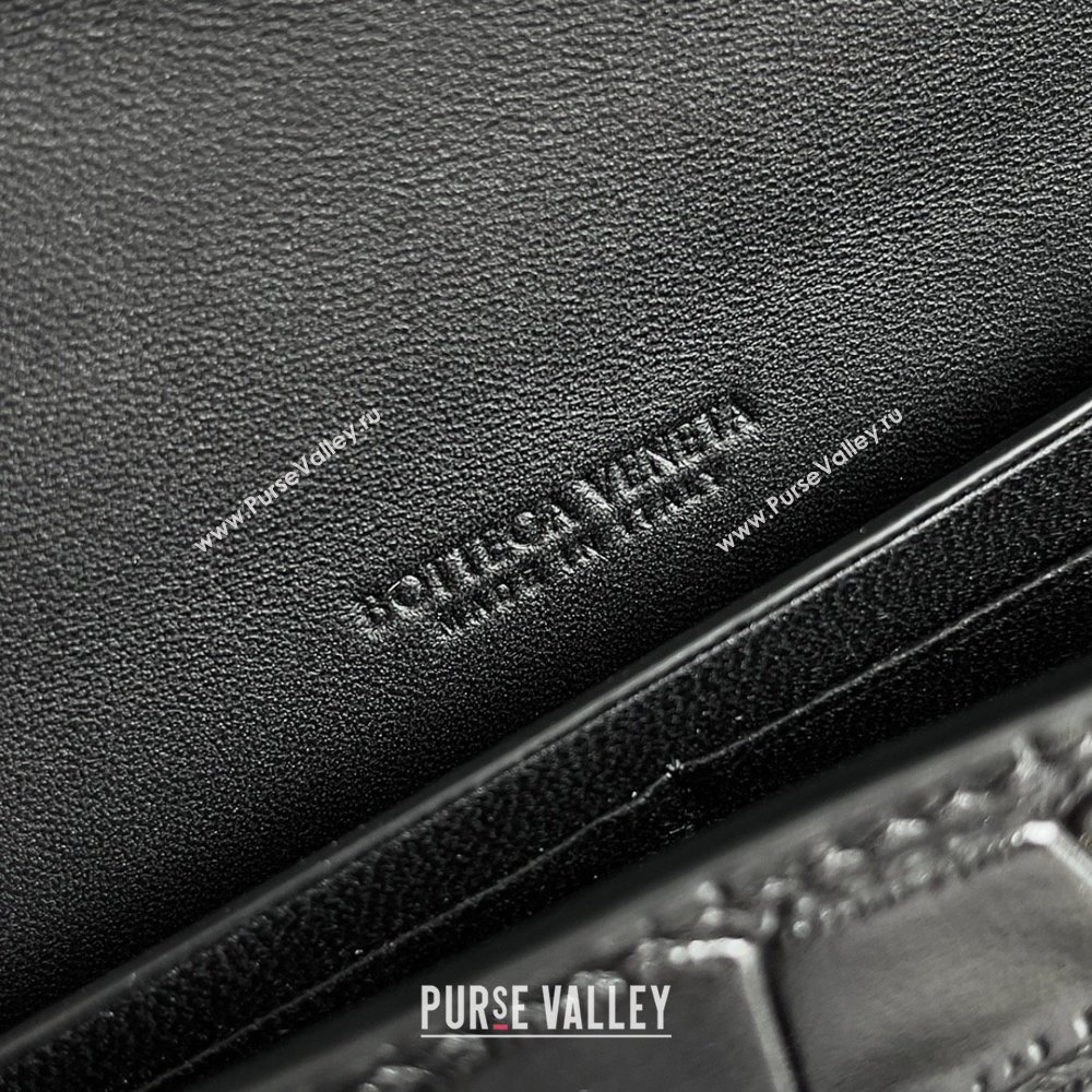 Bottega Veneta Andiamo Clutch in Crocodile Pattern Leather Black 2025 (MS-25101510)