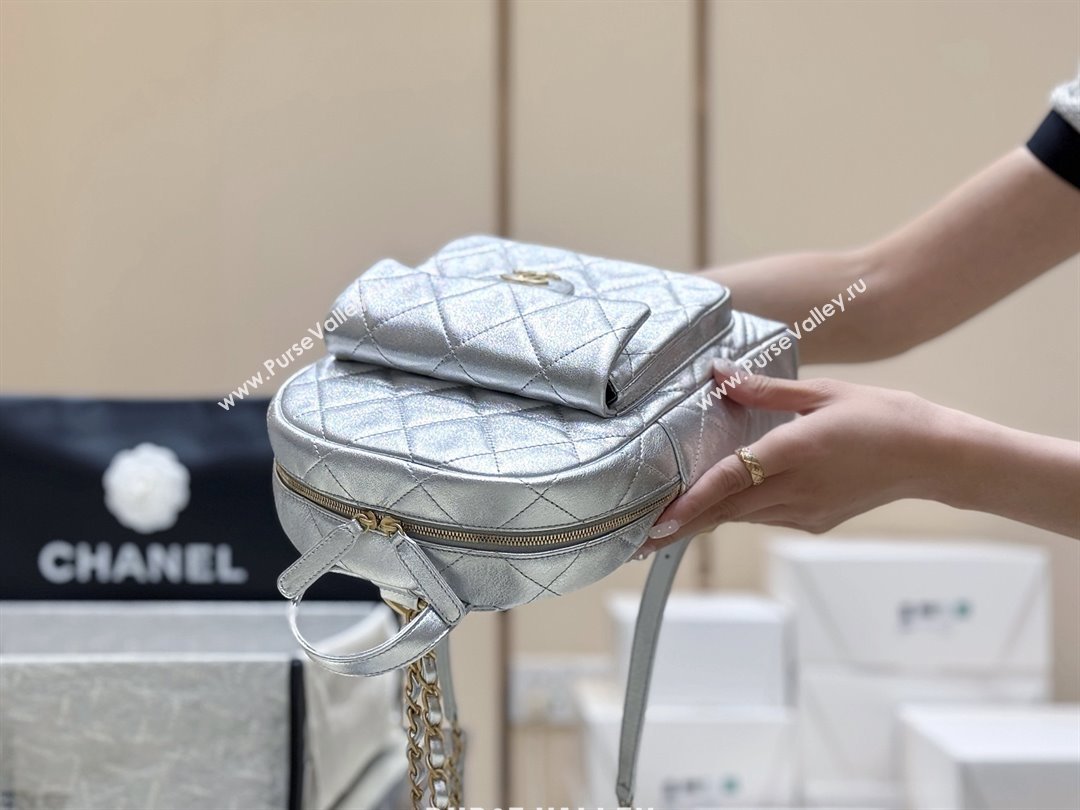 Chanel Backpack in Silver Calfskin AS5793 Fall-Winter 2025/26 (SHUNY-25101506)
