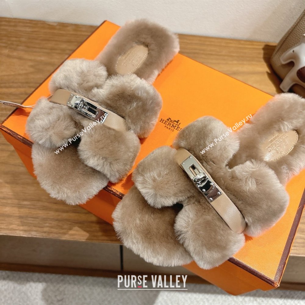 Hermes Oran Sandals in Shearling Wool with Kelly Buckle H101623 Khaki 2025 (XC-25101623)
