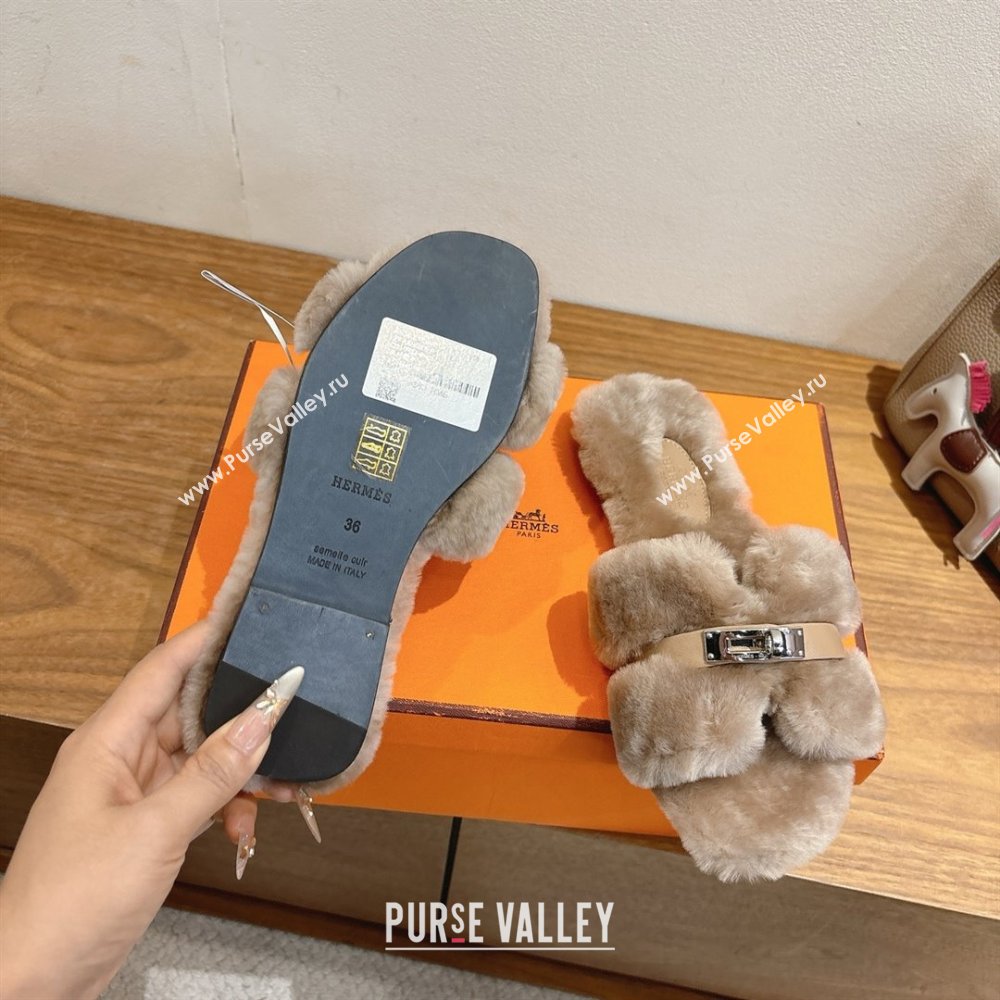 Hermes Oran Sandals in Shearling Wool with Kelly Buckle H101623 Khaki 2025 (XC-25101623)