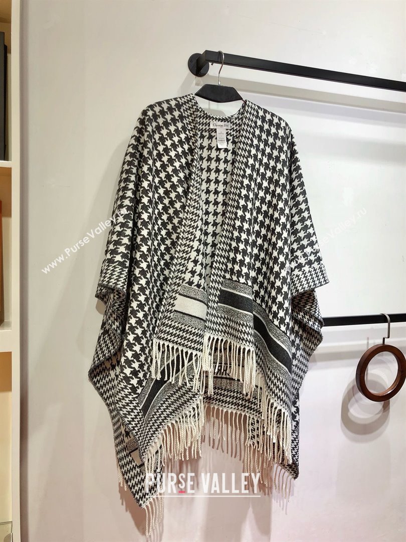 Dior Cashmere Reversible Cape D110716 Black/White 2025 (A-25110716)