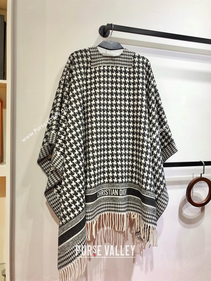 Dior Cashmere Reversible Cape D110716 Black/White 2025 (A-25110716)