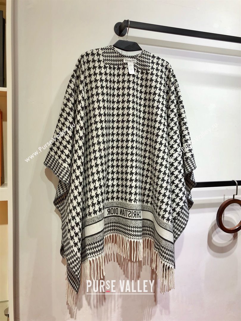 Dior Cashmere Reversible Cape D110716 Black/White 2025 (A-25110716)