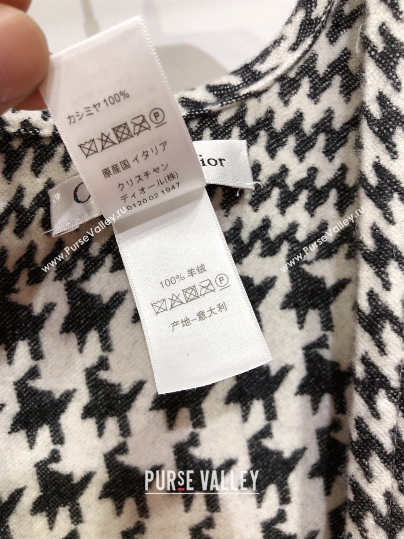 Dior Cashmere Reversible Cape D110716 Black/White 2025 (A-25110716)