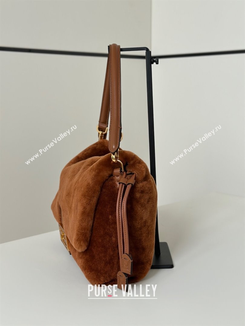 Fendi Mamma Baguette Medium Bag in Shearling 8693L Brown 2025 Top (CL-25122343)