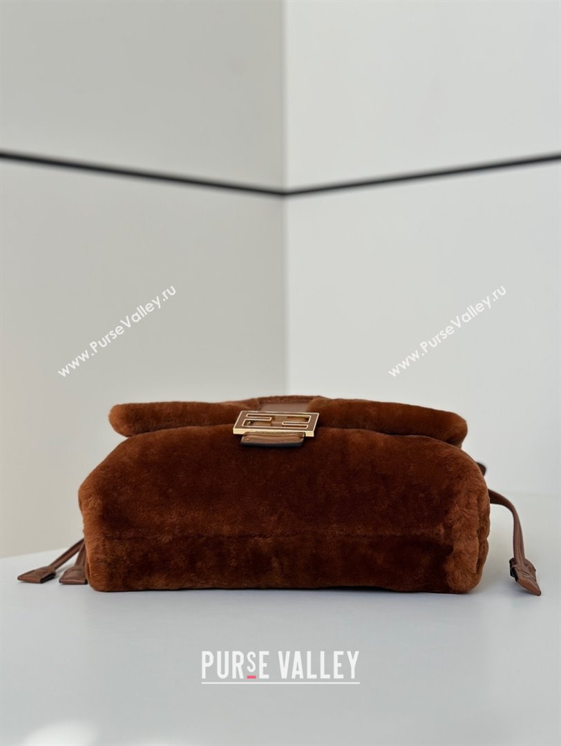 Fendi Mamma Baguette Medium Bag in Shearling 8693L Brown 2025 Top (CL-25122343)