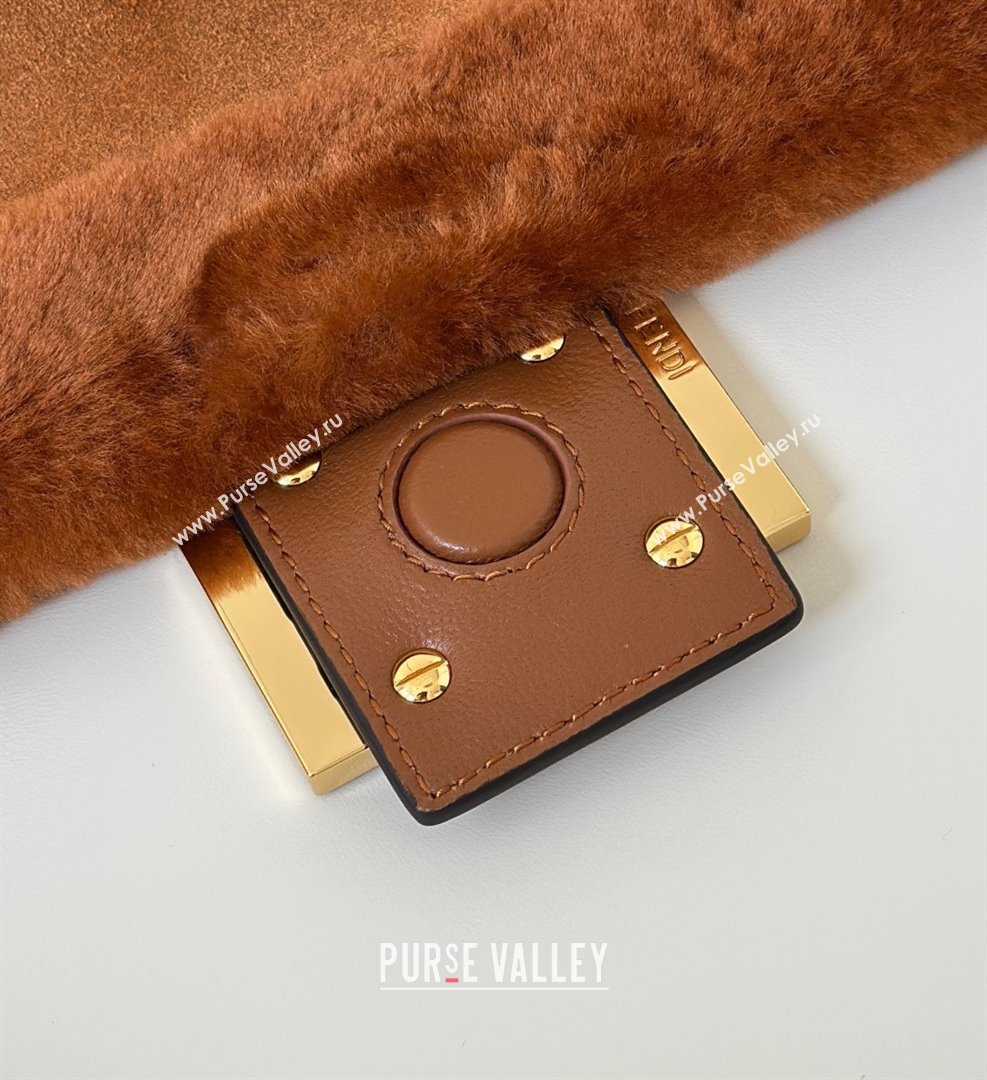 Fendi Mamma Baguette Medium Bag in Shearling 8693L Brown 2025 Top (CL-25122343)
