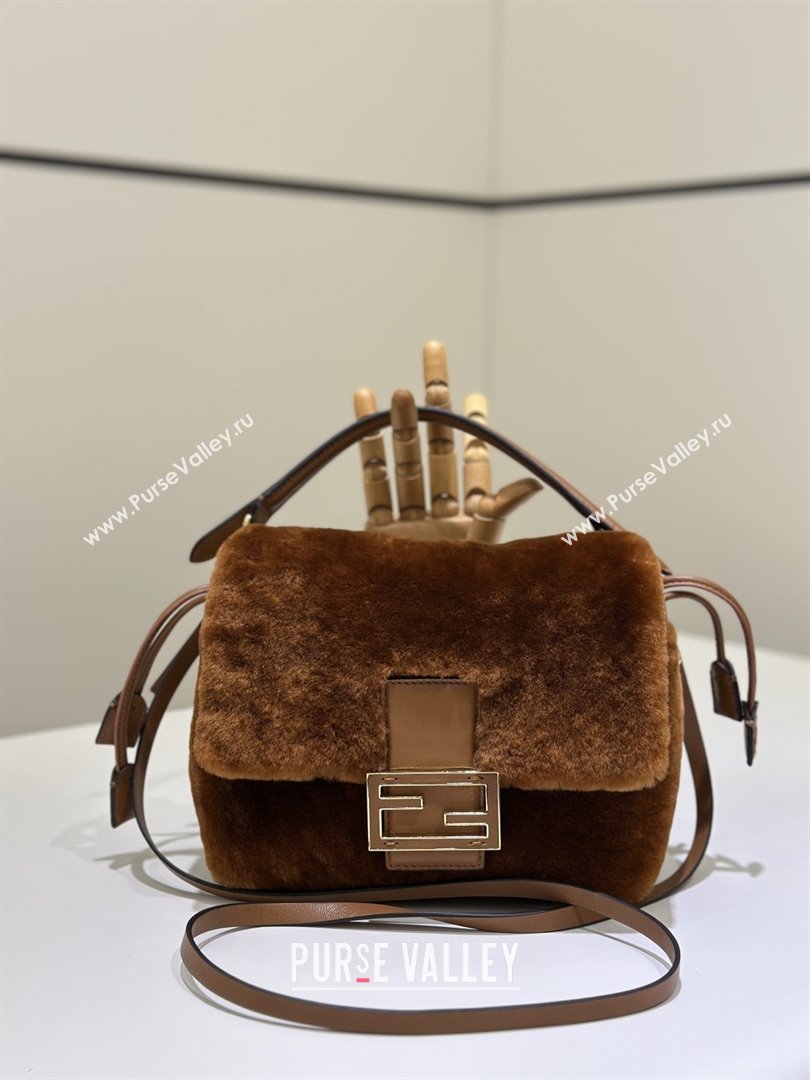 Fendi Mamma Baguette Small Bag in Shearling 8693S Brown 2025 Top (CL-25122344)